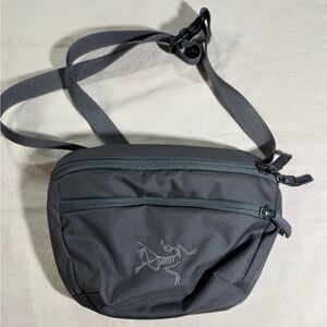 NWOT Arc’teryx Mantis 1 Waist Pack Grey Crossbody Shoulder Bag Fanny Pack